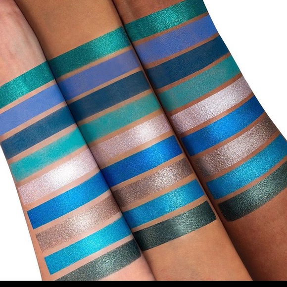 An eyeshadow palette with 9 colors - Picture 5 of 6